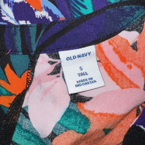 Old Navy floral tank, tall small - Picture 3 of 4